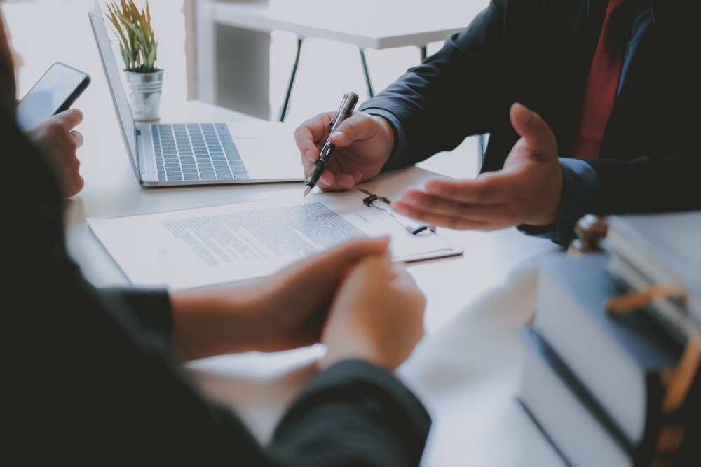 Lawyer,Insurance,Broker,Consulting,Giving,Legal,Advice,To,Couple,Customer Lawyer,Insurance,Broker,Consulting,Giving,Legal,Advice,To,Couple,Customer